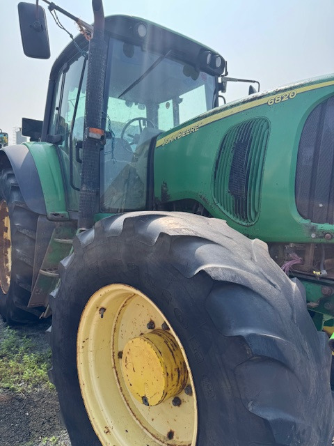 JOHN DEERE 6820 - Traktor: slika JOHN DEERE 6820 - Traktor JOHN DEERE 6820 - Traktor: slika JOHN DEERE 6820 - Traktor