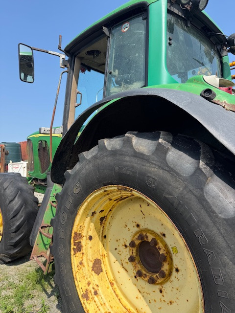 JOHN DEERE 6820 - Traktor: slika JOHN DEERE 6820 - Traktor JOHN DEERE 6820 - Traktor: slika JOHN DEERE 6820 - Traktor