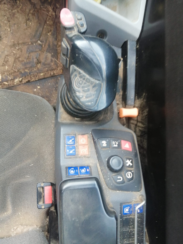 MANITOU 630 105 - Traktor: slika MANITOU 630 105 - Traktor MANITOU 630 105 - Traktor: slika MANITOU 630 105 - Traktor