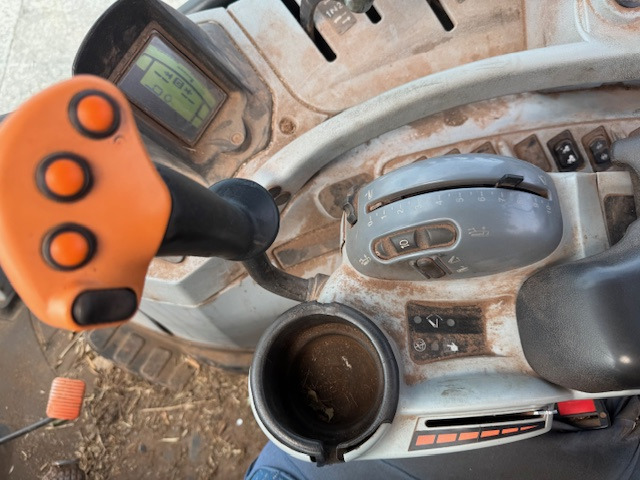 New Holland T7.200 - Traktor: slika New Holland T7.200 - Traktor New Holland T7.200 - Traktor: slika New Holland T7.200 - Traktor