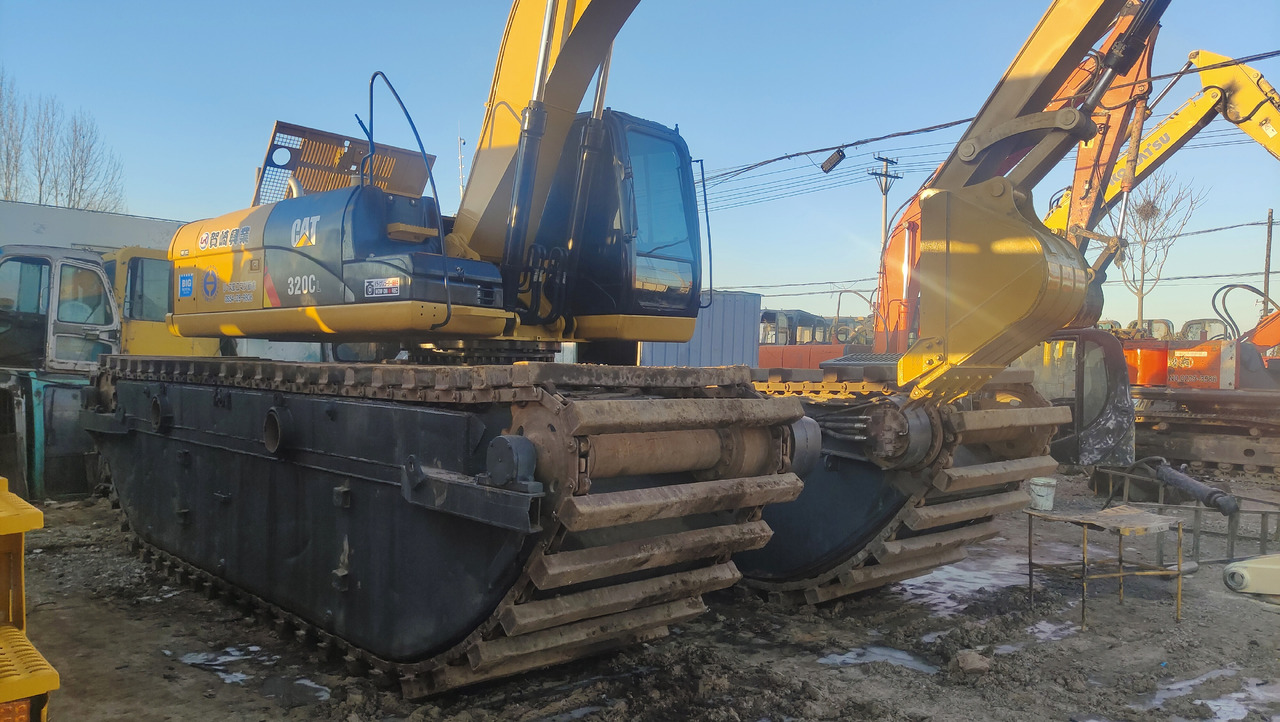 CATERPILLAR 320C - Bager amfibija: slika CATERPILLAR 320C - Bager amfibija CATERPILLAR 320C - Bager amfibija: slika CATERPILLAR 320C - Bager amfibija