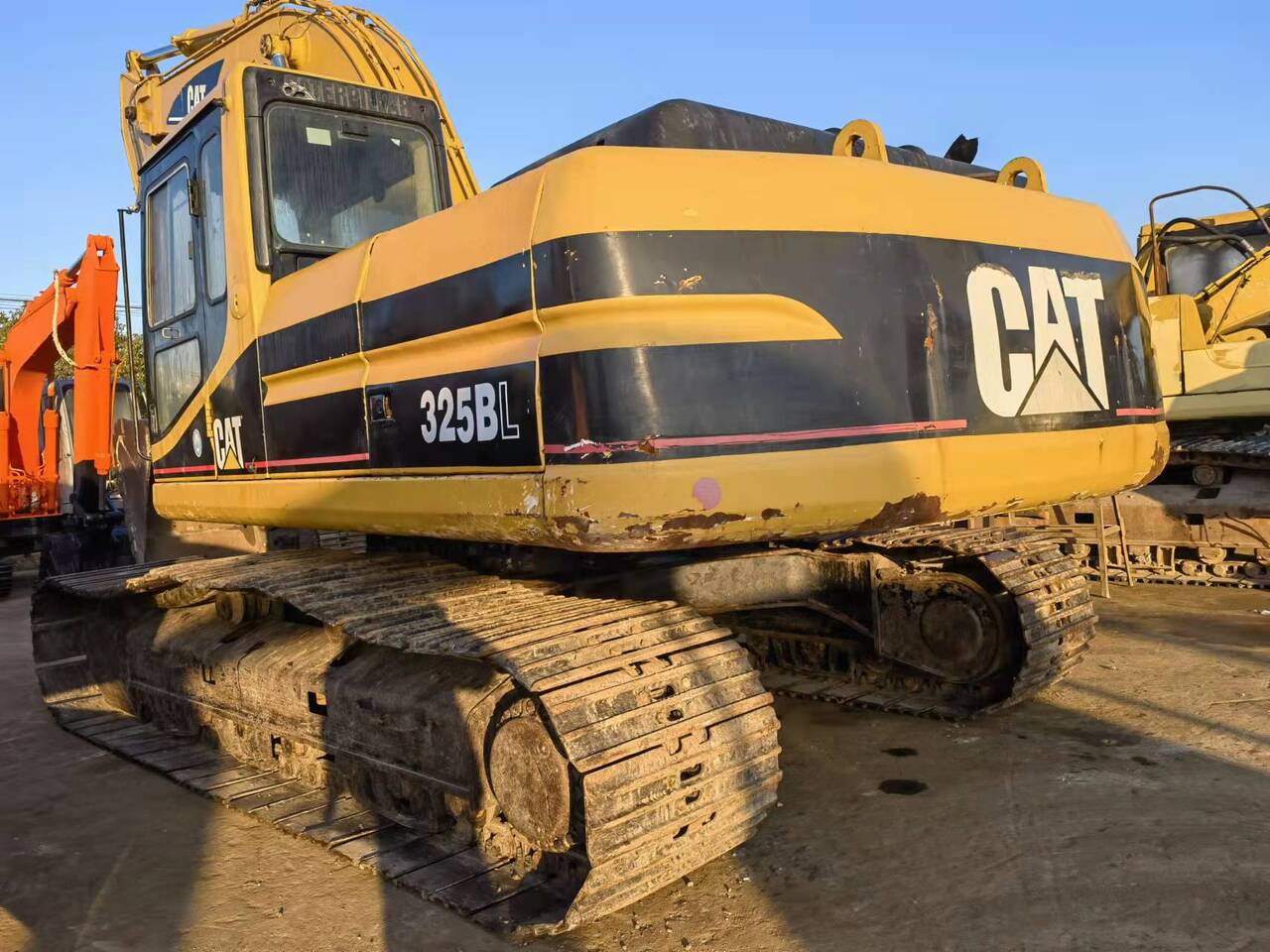 CATERPILLAR 325BL Imported machine - Bager gusjeničar: slika CATERPILLAR 325BL Imported machine - Bager gusjeničar CATERPILLAR 325BL Imported machine - Bager gusjeničar: slika CATERPILLAR 325BL Imported machine - Bager gusjeničar