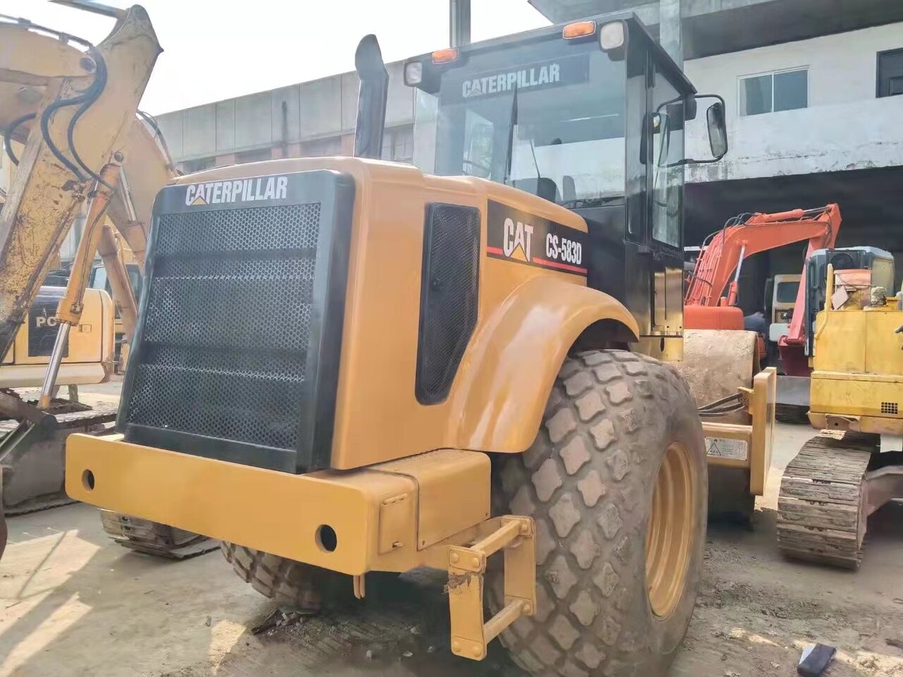 CATERPILLAR CS583D - Valjak: slika CATERPILLAR CS583D - Valjak CATERPILLAR CS583D - Valjak: slika CATERPILLAR CS583D - Valjak