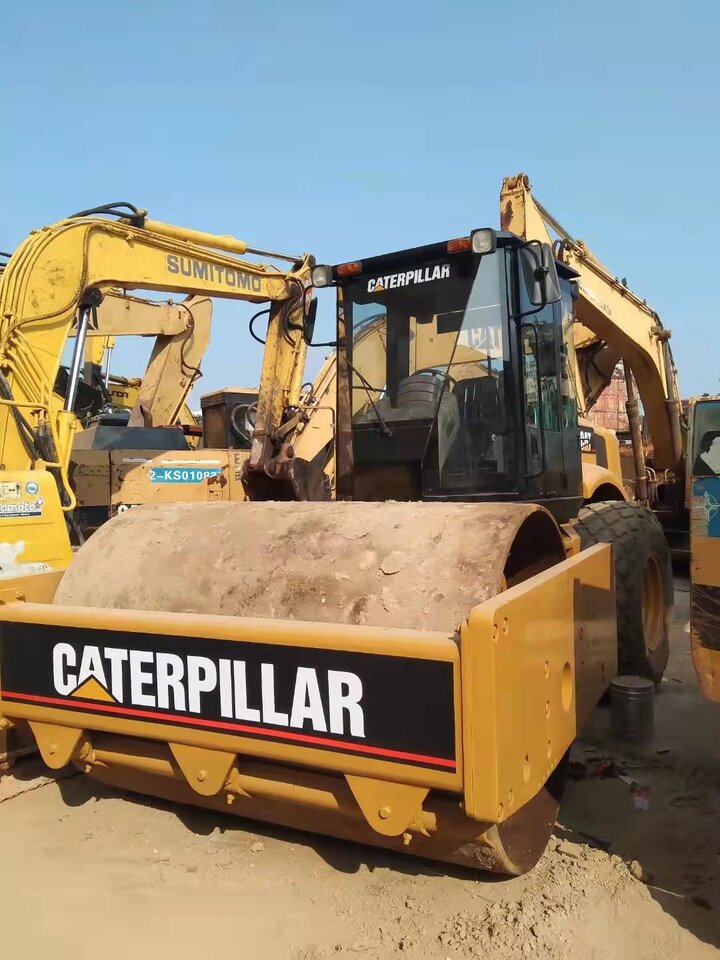 CATERPILLAR CS583D - Valjak: slika CATERPILLAR CS583D - Valjak CATERPILLAR CS583D - Valjak: slika CATERPILLAR CS583D - Valjak