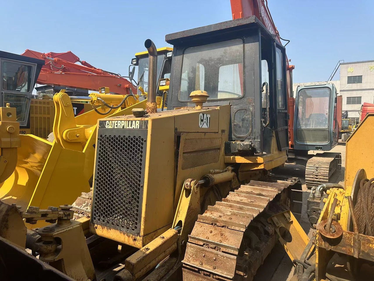 CATERPILLAR D4C - Buldožer: slika CATERPILLAR D4C - Buldožer CATERPILLAR D4C - Buldožer: slika CATERPILLAR D4C - Buldožer