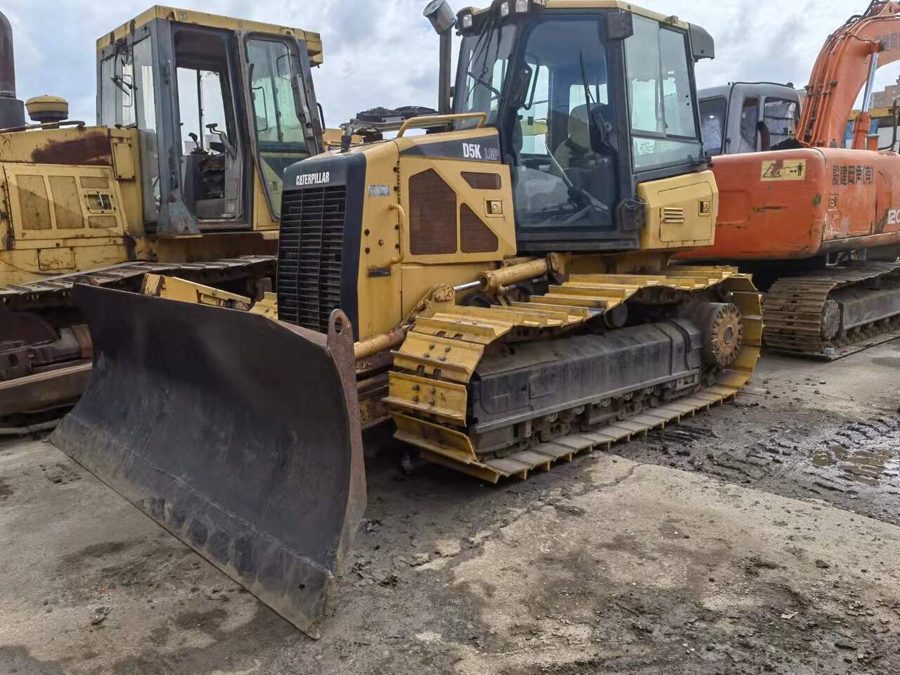 CATERPILLAR D5K - Buldožer: slika CATERPILLAR D5K - Buldožer CATERPILLAR D5K - Buldožer: slika CATERPILLAR D5K - Buldožer
