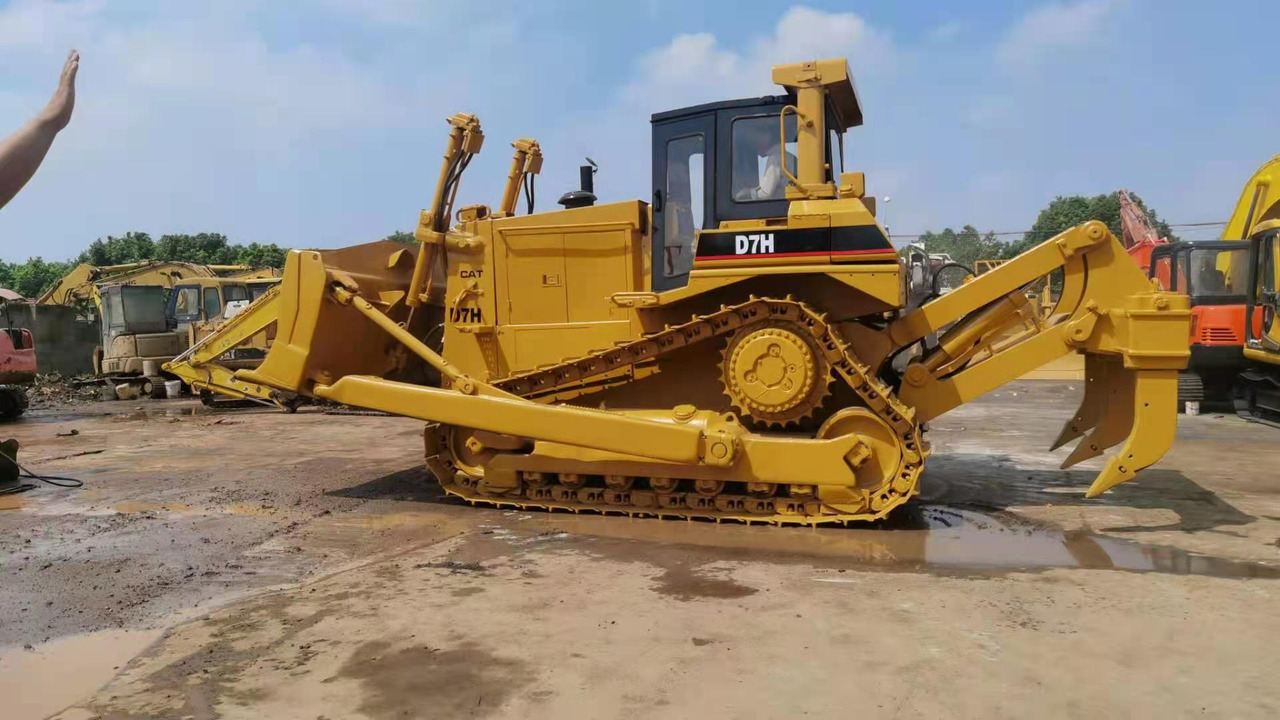 CATERPILLAR D7H - Buldožer: slika CATERPILLAR D7H - Buldožer CATERPILLAR D7H - Buldožer: slika CATERPILLAR D7H - Buldožer