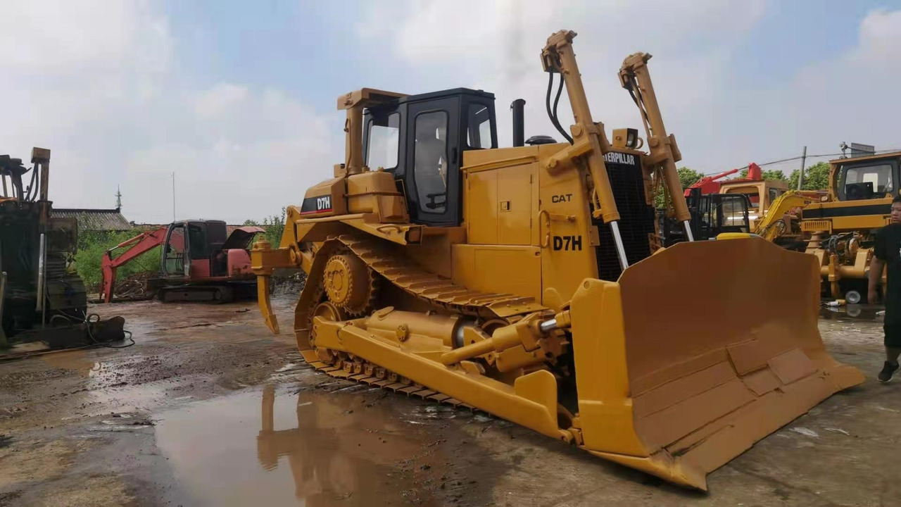 CATERPILLAR D7H - Buldožer: slika CATERPILLAR D7H - Buldožer CATERPILLAR D7H - Buldožer: slika CATERPILLAR D7H - Buldožer
