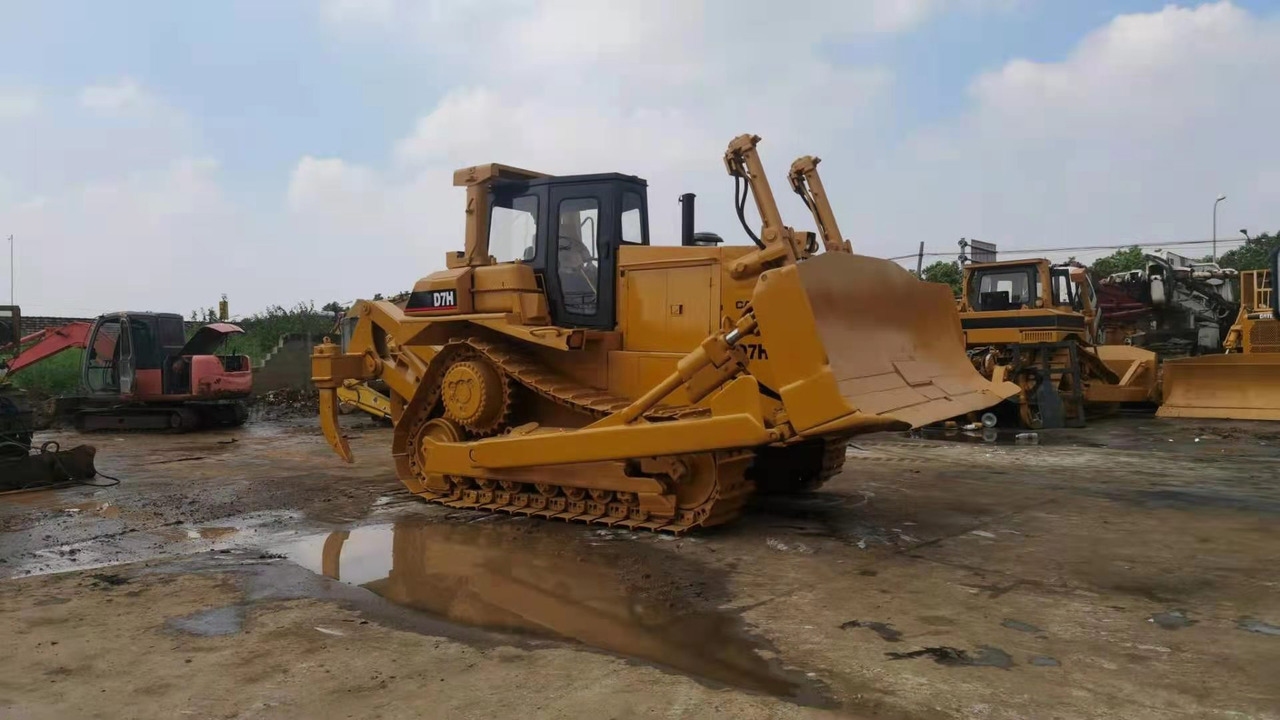 CATERPILLAR D7H - Buldožer: slika CATERPILLAR D7H - Buldožer CATERPILLAR D7H - Buldožer: slika CATERPILLAR D7H - Buldožer