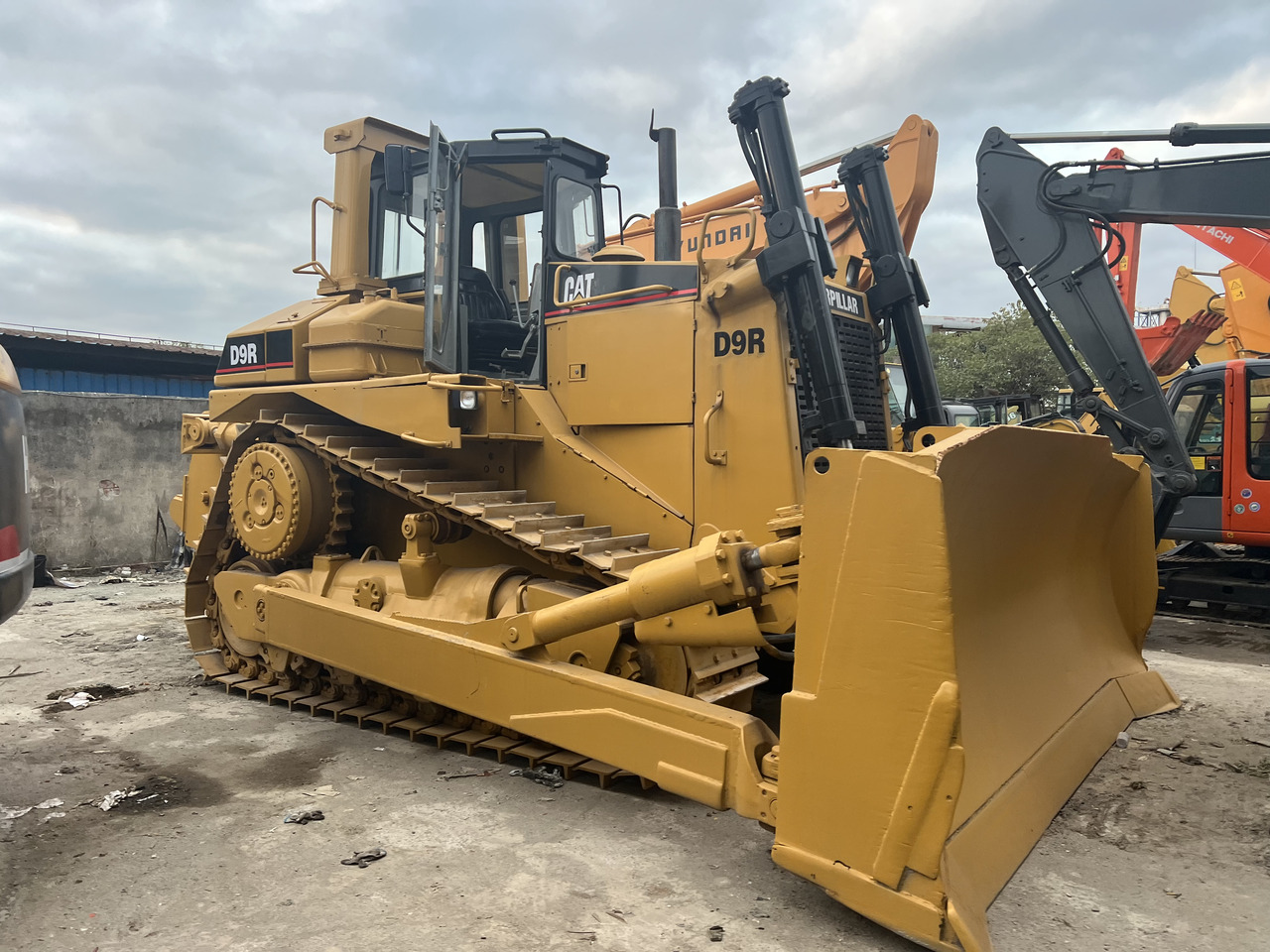CATERPILLAR D9R - Buldožer: slika CATERPILLAR D9R - Buldožer CATERPILLAR D9R - Buldožer: slika CATERPILLAR D9R - Buldožer