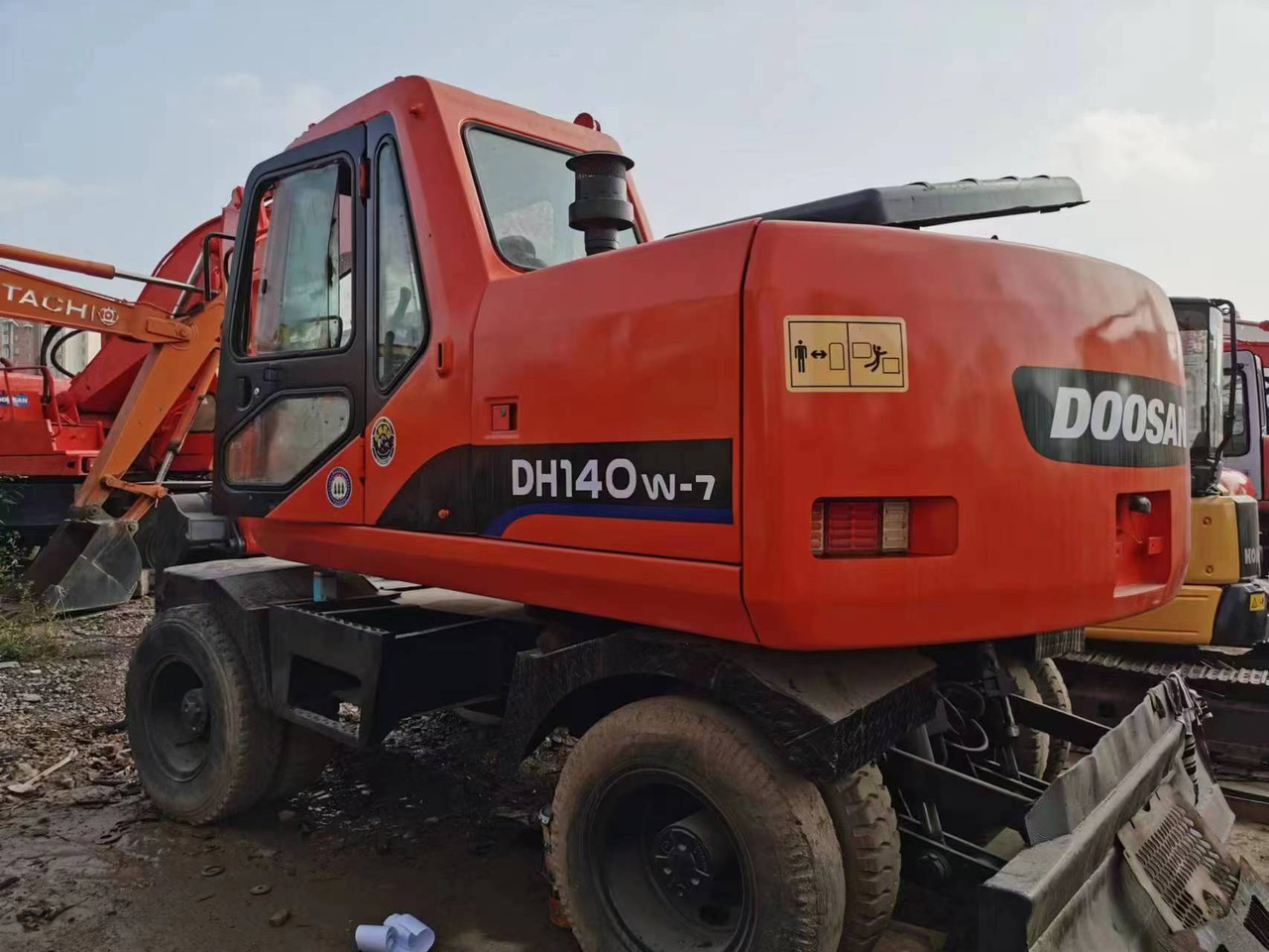 DOOSAN DH140W-7 - Bager na kotačima: slika DOOSAN DH140W-7 - Bager na kotačima DOOSAN DH140W-7 - Bager na kotačima: slika DOOSAN DH140W-7 - Bager na kotačima