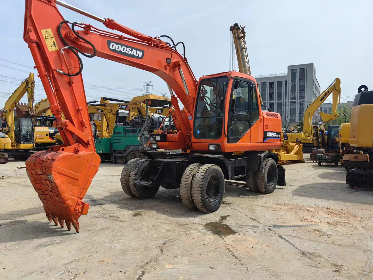DOOSAN DH150W-7 - Bager na kotačima: slika DOOSAN DH150W-7 - Bager na kotačima DOOSAN DH150W-7 - Bager na kotačima: slika DOOSAN DH150W-7 - Bager na kotačima