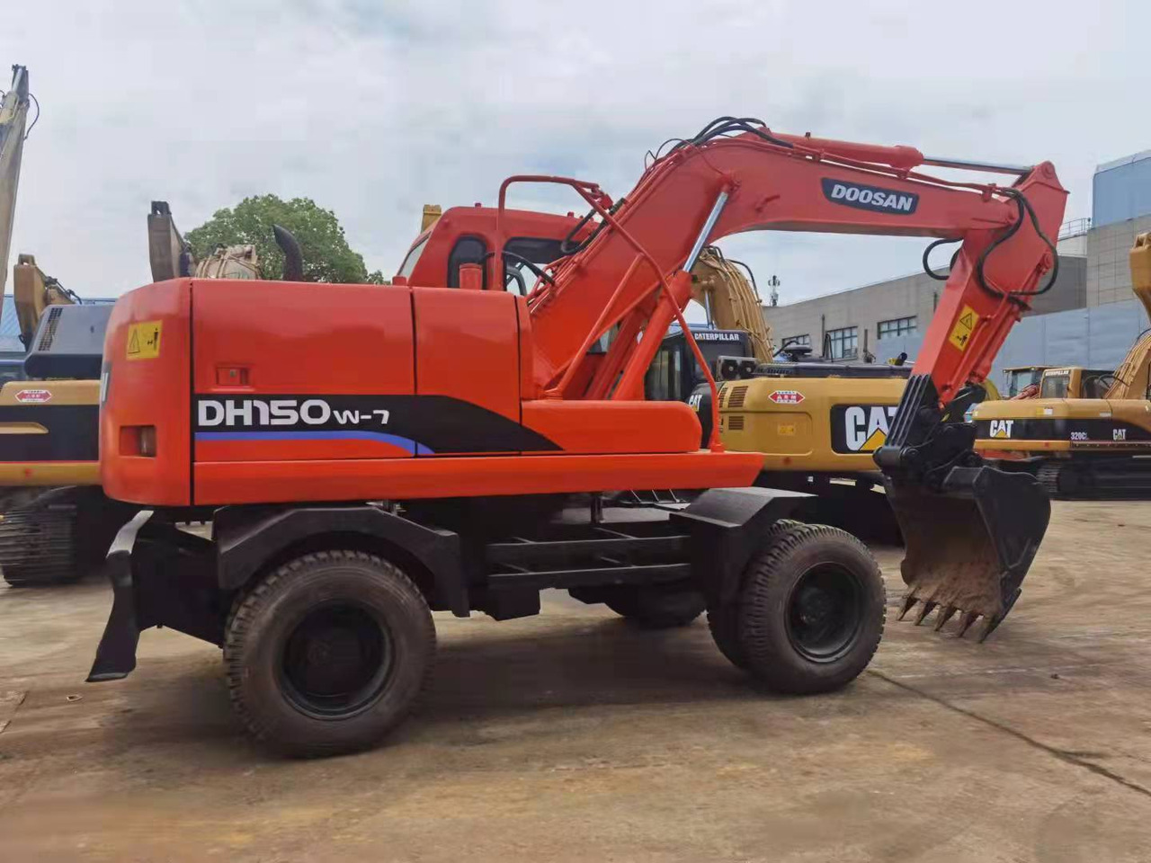 DOOSAN DH150W-7 - Bager na kotačima: slika DOOSAN DH150W-7 - Bager na kotačima DOOSAN DH150W-7 - Bager na kotačima: slika DOOSAN DH150W-7 - Bager na kotačima