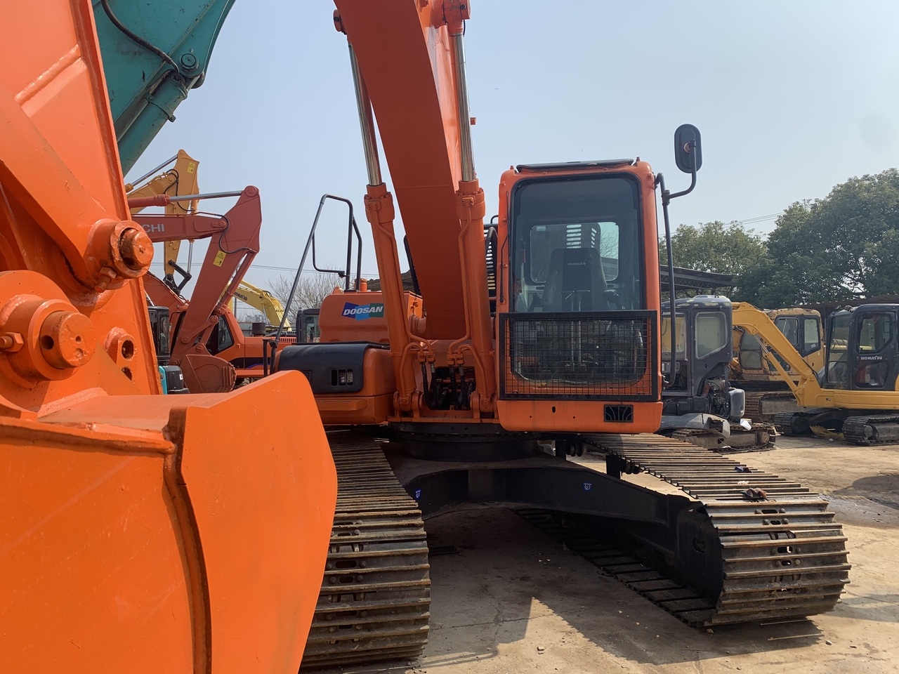 DOOSAN DX225LC-excavator - Bager gusjeničar: slika DOOSAN DX225LC-excavator - Bager gusjeničar DOOSAN DX225LC-excavator - Bager gusjeničar: slika DOOSAN DX225LC-excavator - Bager gusjeničar