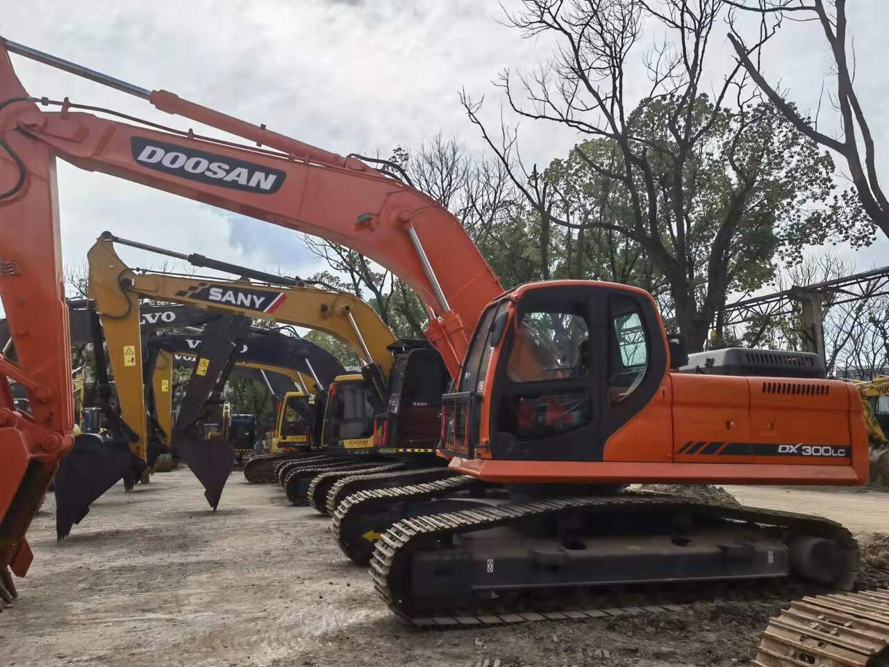 DOOSAN DX300 - Bager gusjeničar: slika DOOSAN DX300 - Bager gusjeničar DOOSAN DX300 - Bager gusjeničar: slika DOOSAN DX300 - Bager gusjeničar
