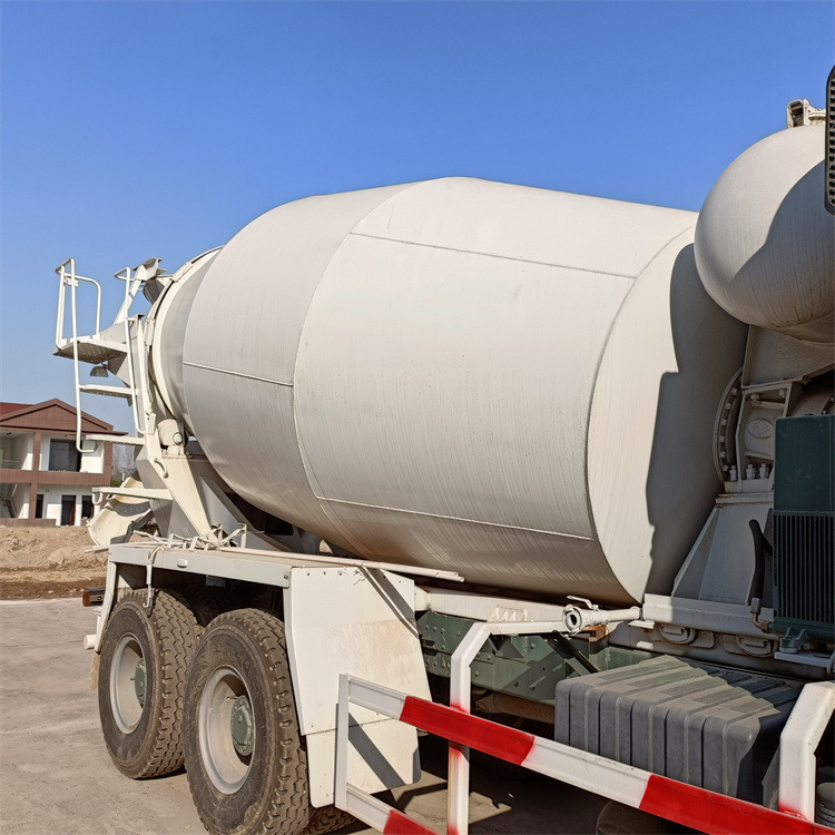 HOWO HOWO-white mixer pump truck - Mikser pumpa: slika HOWO HOWO-white mixer pump truck - Mikser pumpa HOWO HOWO-white mixer pump truck - Mikser pumpa: slika HOWO HOWO-white mixer pump truck - Mikser pumpa