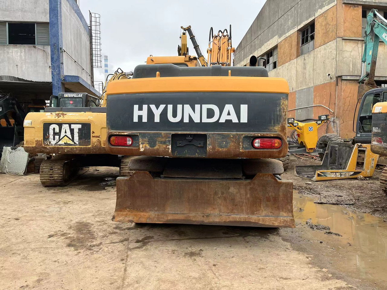 HYUNDAI 210W-9 - Bager na kotačima: slika HYUNDAI 210W-9 - Bager na kotačima HYUNDAI 210W-9 - Bager na kotačima: slika HYUNDAI 210W-9 - Bager na kotačima