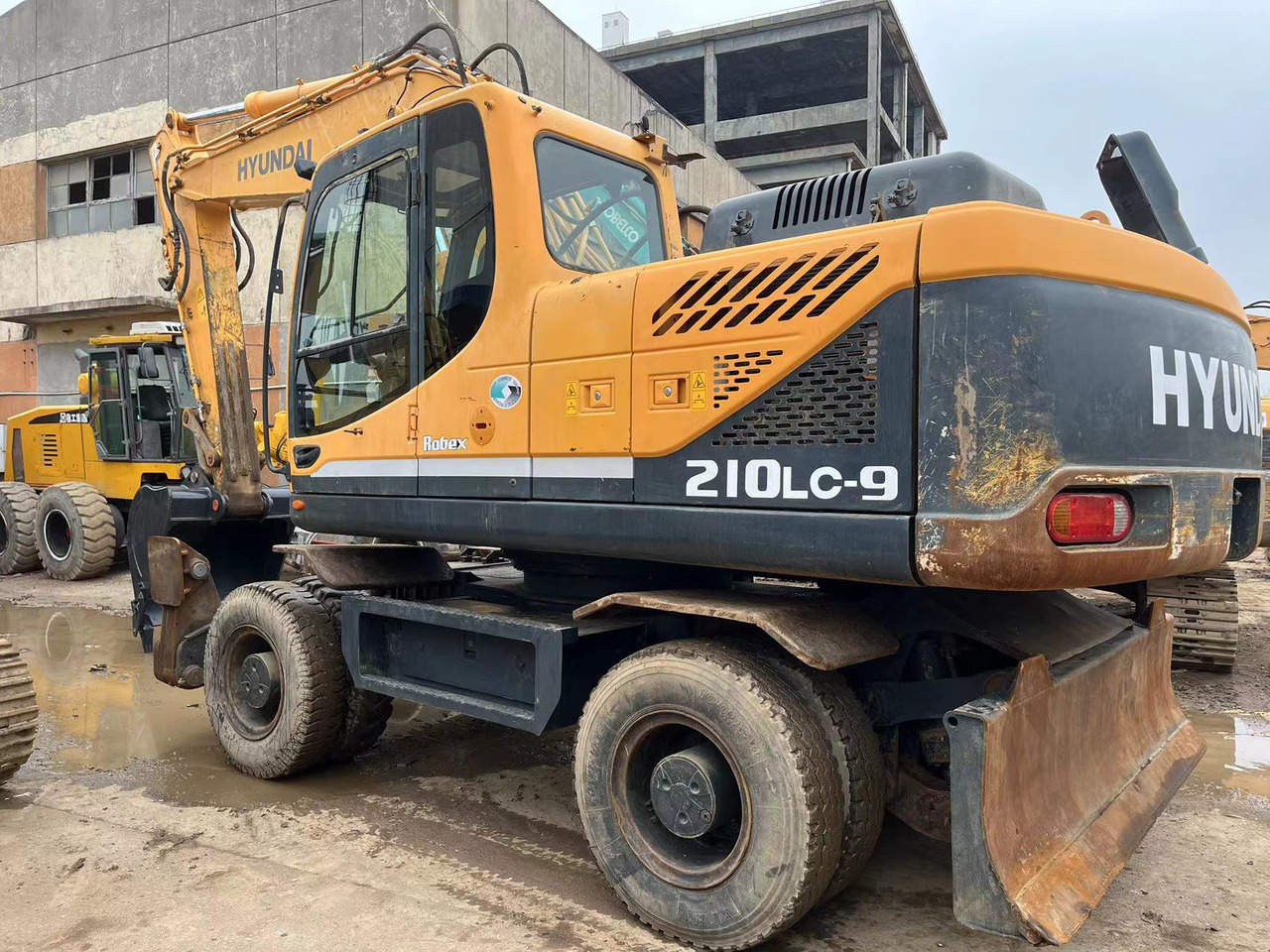 HYUNDAI 210W-9 - Bager na kotačima: slika HYUNDAI 210W-9 - Bager na kotačima HYUNDAI 210W-9 - Bager na kotačima: slika HYUNDAI 210W-9 - Bager na kotačima