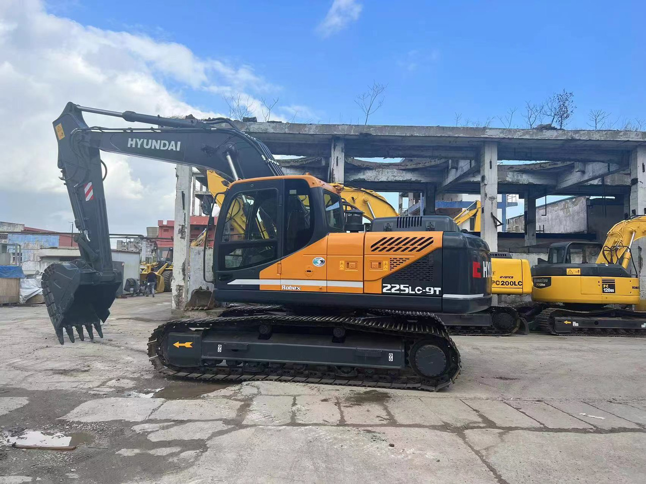 Hyundai R225LC-9T - Bager gusjeničar: slika Hyundai R225LC-9T - Bager gusjeničar Hyundai R225LC-9T - Bager gusjeničar: slika Hyundai R225LC-9T - Bager gusjeničar