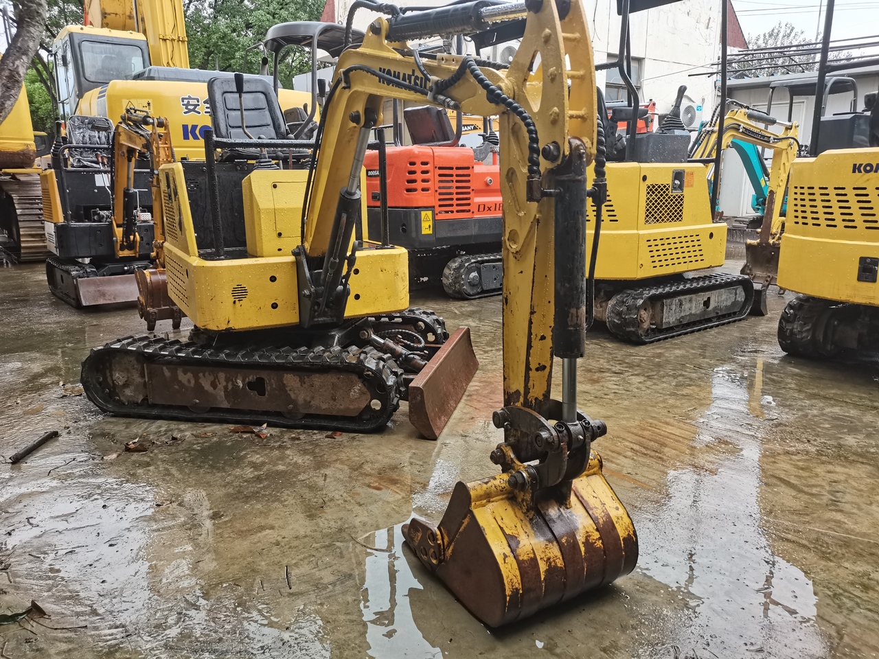 KOMATSU PC15MR - Mini bager: slika KOMATSU PC15MR - Mini bager KOMATSU PC15MR - Mini bager: slika KOMATSU PC15MR - Mini bager