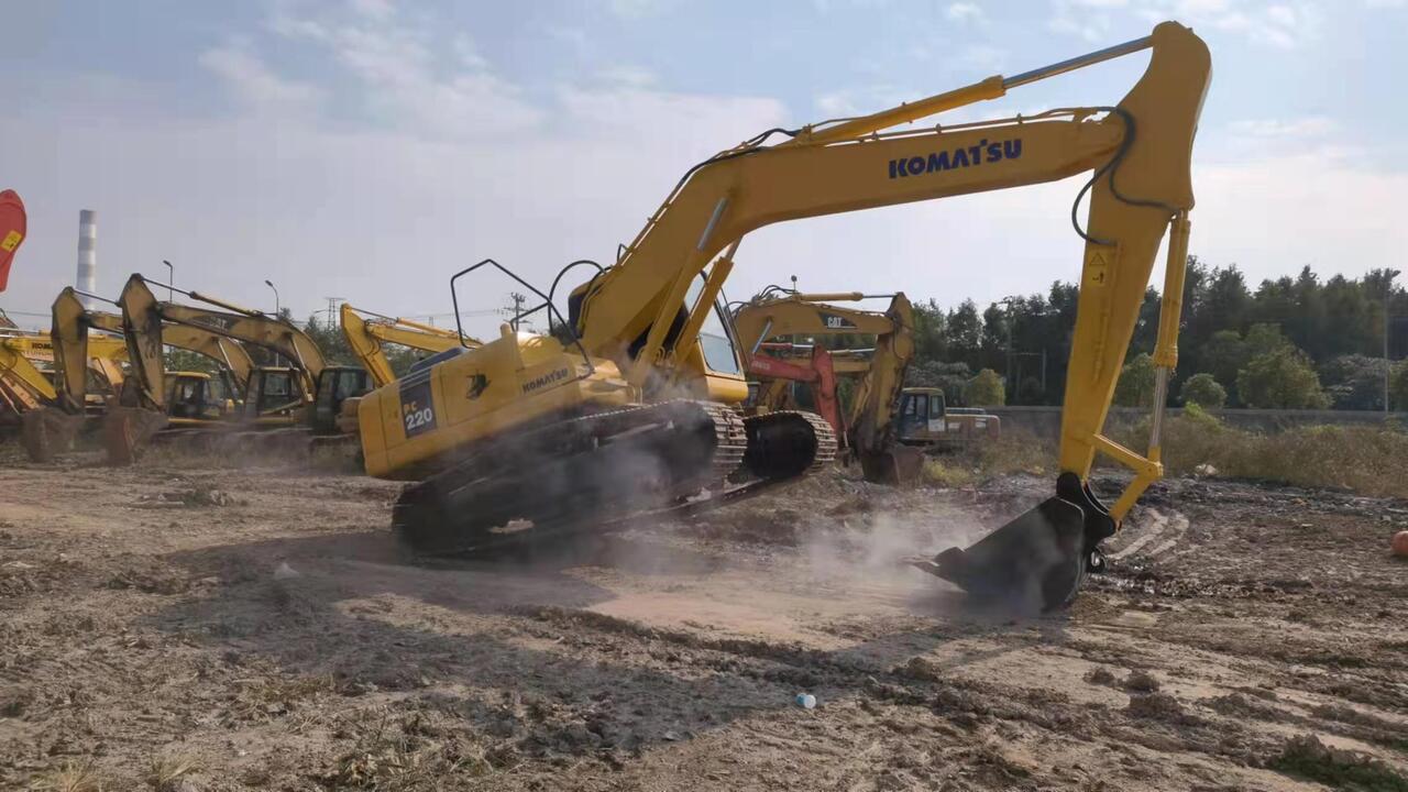 KOMATSU PC220-7 - Bager gusjeničar: slika KOMATSU PC220-7 - Bager gusjeničar KOMATSU PC220-7 - Bager gusjeničar: slika KOMATSU PC220-7 - Bager gusjeničar