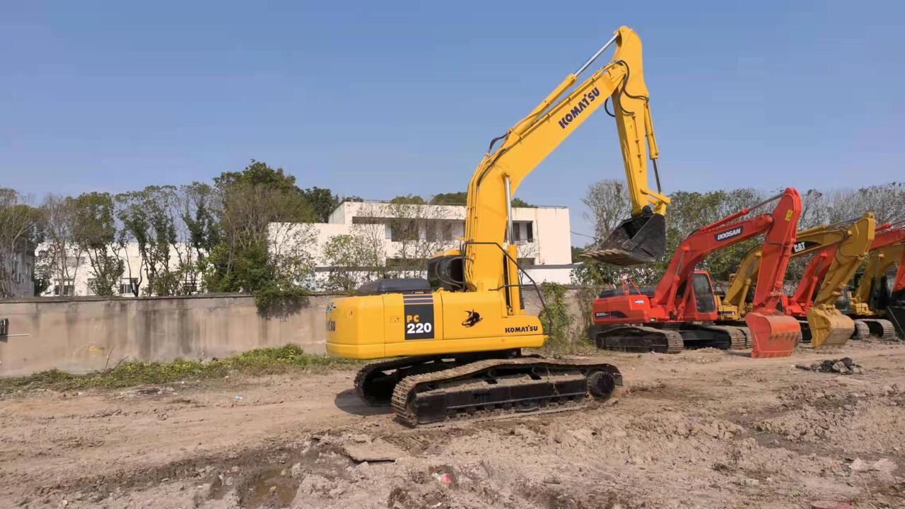 KOMATSU PC220-7 - Bager gusjeničar: slika KOMATSU PC220-7 - Bager gusjeničar KOMATSU PC220-7 - Bager gusjeničar: slika KOMATSU PC220-7 - Bager gusjeničar