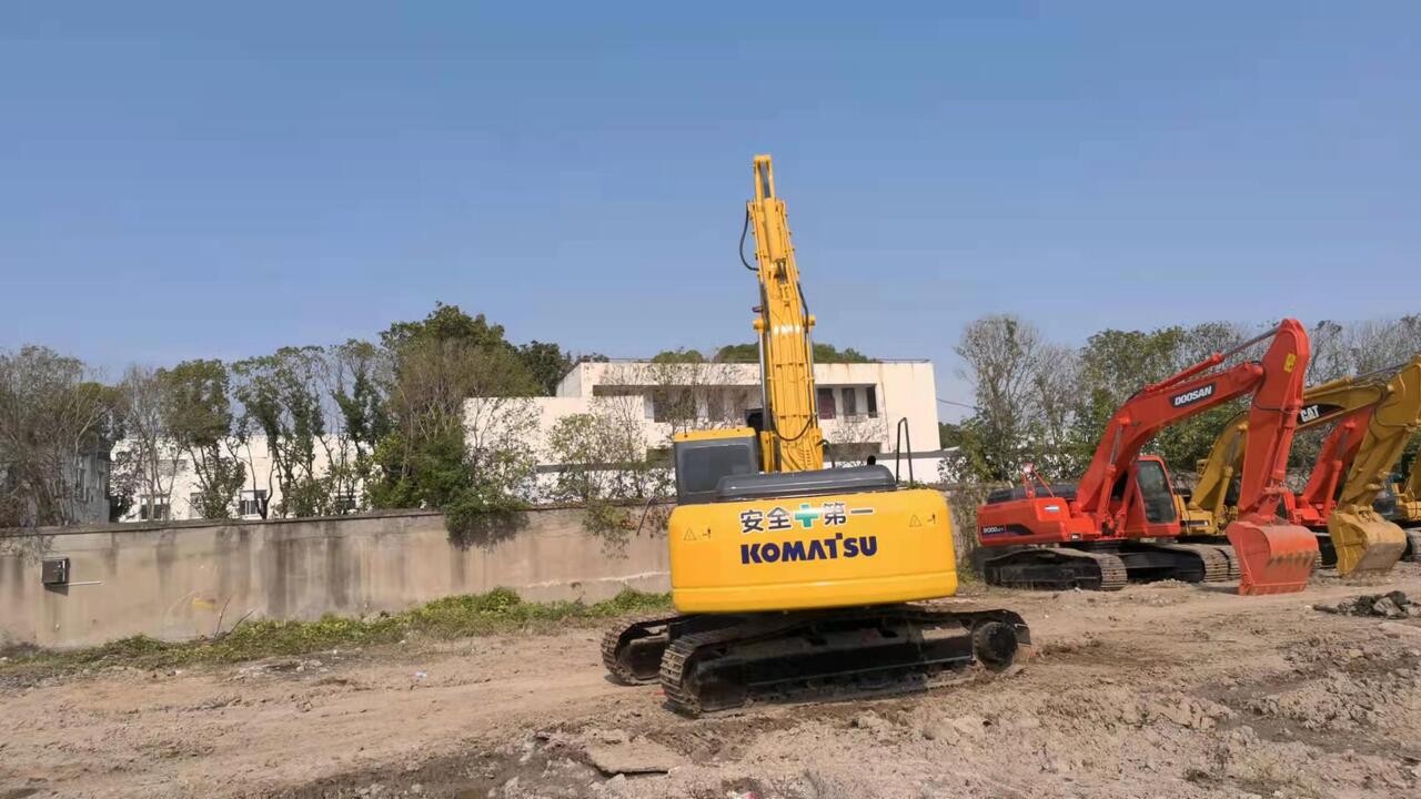 KOMATSU PC220-7 - Bager gusjeničar: slika KOMATSU PC220-7 - Bager gusjeničar KOMATSU PC220-7 - Bager gusjeničar: slika KOMATSU PC220-7 - Bager gusjeničar