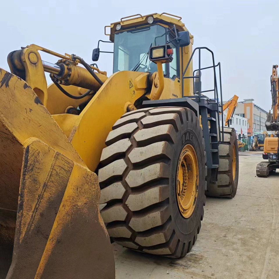 KOMATSU WA600-3 - Utovarivač na kotačima: slika KOMATSU WA600-3 - Utovarivač na kotačima KOMATSU WA600-3 - Utovarivač na kotačima: slika KOMATSU WA600-3 - Utovarivač na kotačima