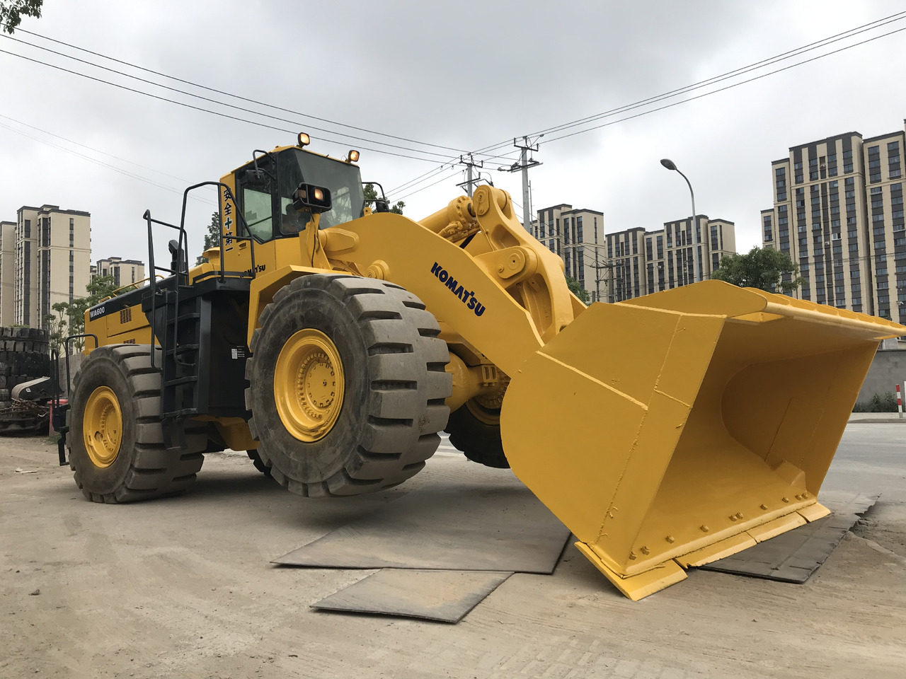 KOMATSU WA600-3 - Utovarivač na kotačima: slika KOMATSU WA600-3 - Utovarivač na kotačima KOMATSU WA600-3 - Utovarivač na kotačima: slika KOMATSU WA600-3 - Utovarivač na kotačima