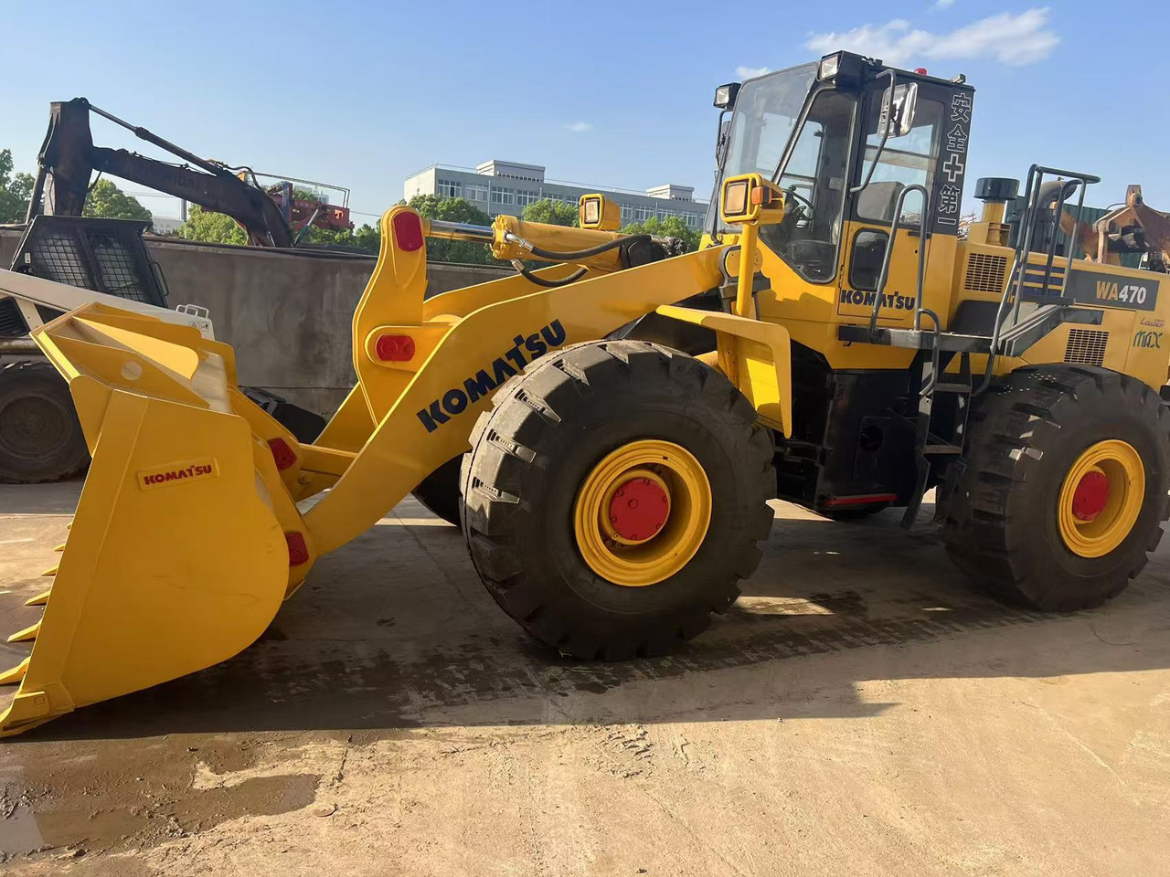 Komatsu WA470-3 - Utovarivač na kotačima: slika Komatsu WA470-3 - Utovarivač na kotačima Komatsu WA470-3 - Utovarivač na kotačima: slika Komatsu WA470-3 - Utovarivač na kotačima