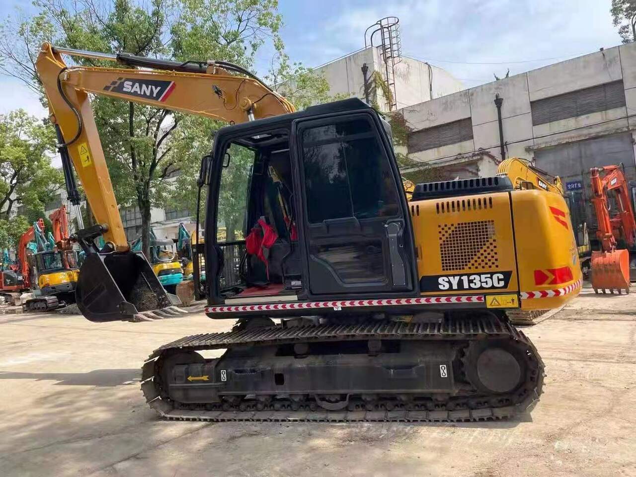 SANY SY135C - Bager gusjeničar: slika SANY SY135C - Bager gusjeničar SANY SY135C - Bager gusjeničar: slika SANY SY135C - Bager gusjeničar