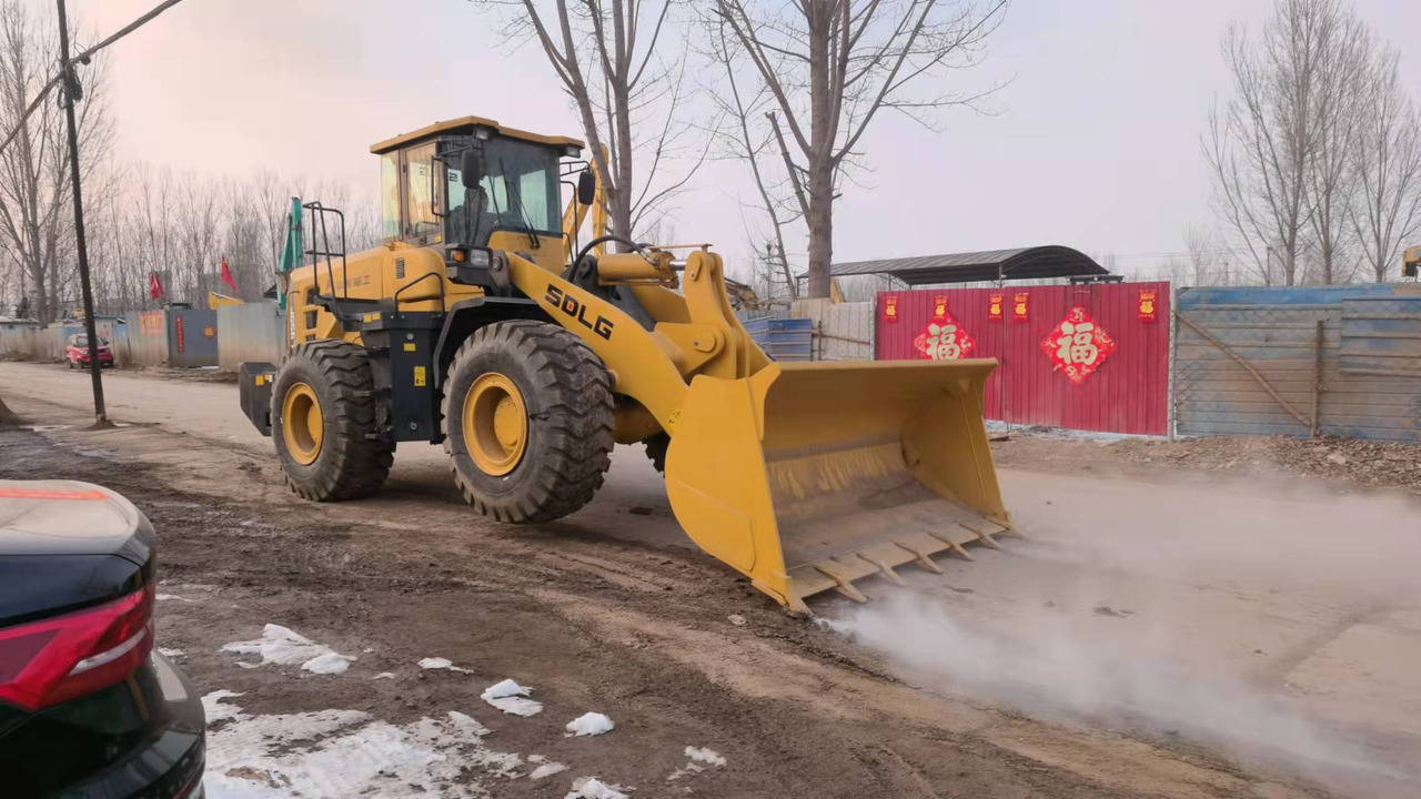 SDLG LG955F - Utovarivač na kotačima: slika SDLG LG955F - Utovarivač na kotačima SDLG LG955F - Utovarivač na kotačima: slika SDLG LG955F - Utovarivač na kotačima