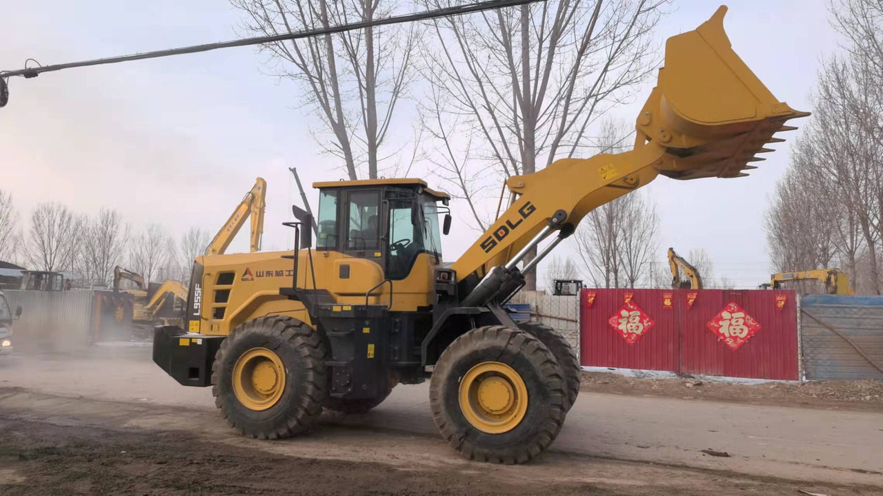 SDLG LG955F - Utovarivač na kotačima: slika SDLG LG955F - Utovarivač na kotačima SDLG LG955F - Utovarivač na kotačima: slika SDLG LG955F - Utovarivač na kotačima