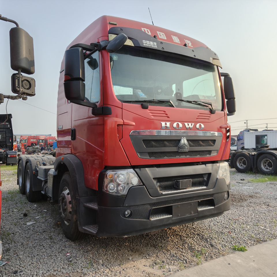 Sinotruk Howo T7H 6x4 - Tegljač: slika Sinotruk Howo T7H 6x4 - Tegljač Sinotruk Howo T7H 6x4 - Tegljač: slika Sinotruk Howo T7H 6x4 - Tegljač