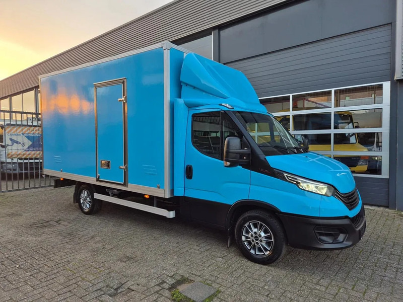 Iveco Daily 35S18 3.0D Koffer/ Xenon/ Airco - Dostavno vozilo sa zatvorenim sandukom: slika Iveco Daily 35S18 3.0D Koffer/ Xenon/ Airco - Dostavno vozilo sa zatvorenim sandukom Iveco Daily 35S18 3.0D Koffer/ Xenon/ Airco - Dostavno vozilo sa zatvorenim sandukom: slika Iveco Daily 35S18 3.0D Koffer/ Xenon/ Airco - Dostavno vozilo sa zatvorenim sandukom