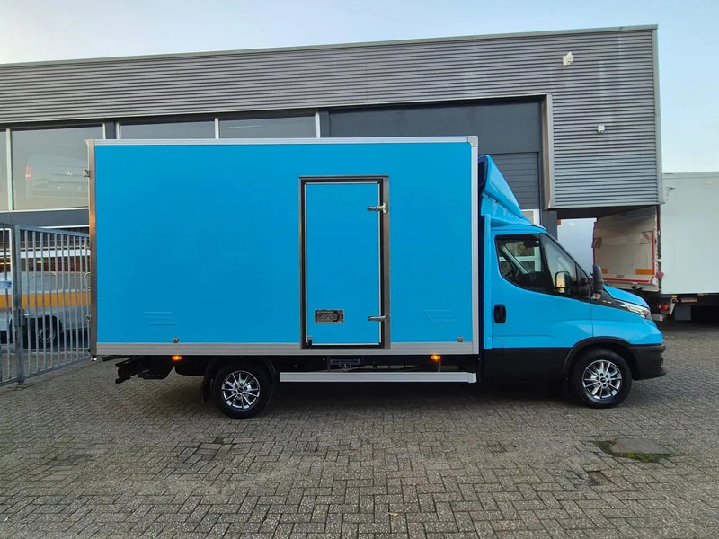 Iveco Daily 35S18 3.0D Koffer/ Xenon/ Airco - Dostavno vozilo sa zatvorenim sandukom: slika Iveco Daily 35S18 3.0D Koffer/ Xenon/ Airco - Dostavno vozilo sa zatvorenim sandukom Iveco Daily 35S18 3.0D Koffer/ Xenon/ Airco - Dostavno vozilo sa zatvorenim sandukom: slika Iveco Daily 35S18 3.0D Koffer/ Xenon/ Airco - Dostavno vozilo sa zatvorenim sandukom