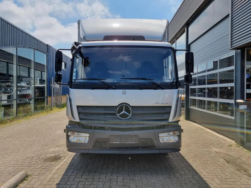 Mercedes-Benz Atego 1218 Koffer/ Ladebordwand/ Airco/ Grau Metallic - Kamion sandučar: slika Mercedes-Benz Atego 1218 Koffer/ Ladebordwand/ Airco/ Grau Metallic - Kamion sandučar Mercedes-Benz Atego 1218 Koffer/ Ladebordwand/ Airco/ Grau Metallic - Kamion sandučar: slika Mercedes-Benz Atego 1218 Koffer/ Ladebordwand/ Airco/ Grau Metallic - Kamion sandučar