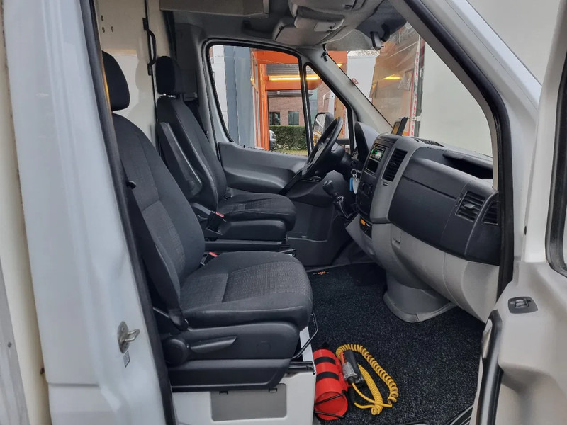 Dostavno vozilo sa zatvorenim sandukom Mercedes-Benz Sprinter 516 CDI Koffer LBW Dhollandia 750KG Euro 5B: slika Dostavno vozilo sa zatvorenim sandukom Mercedes-Benz Sprinter 516 CDI Koffer LBW Dhollandia 750KG Euro 5B
