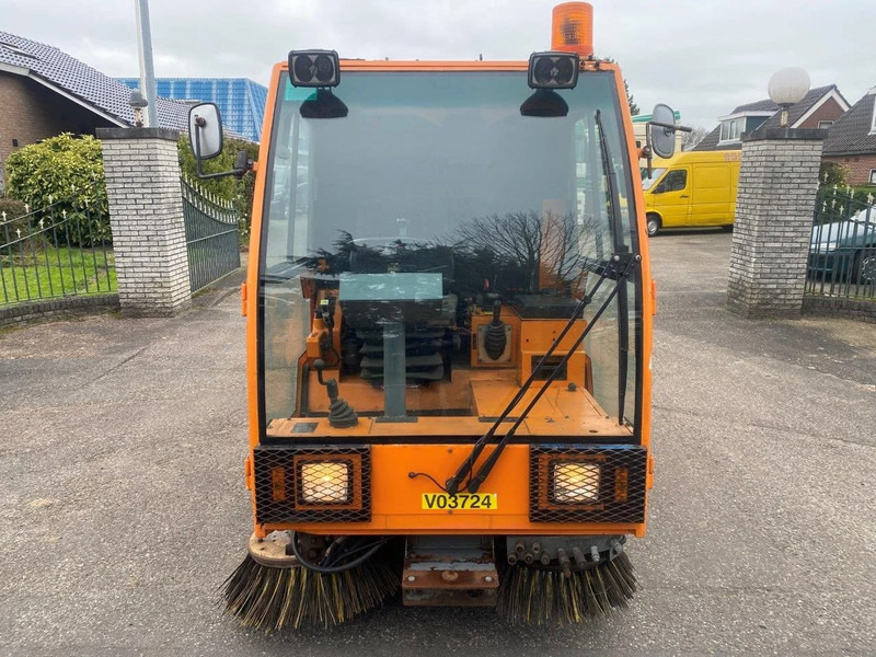 Nilfisk MFH2200 SWEEPER MFH 2200 CLEANER - Pometač podova: slika Nilfisk MFH2200 SWEEPER MFH 2200 CLEANER - Pometač podova Nilfisk MFH2200 SWEEPER MFH 2200 CLEANER - Pometač podova: slika Nilfisk MFH2200 SWEEPER MFH 2200 CLEANER - Pometač podova