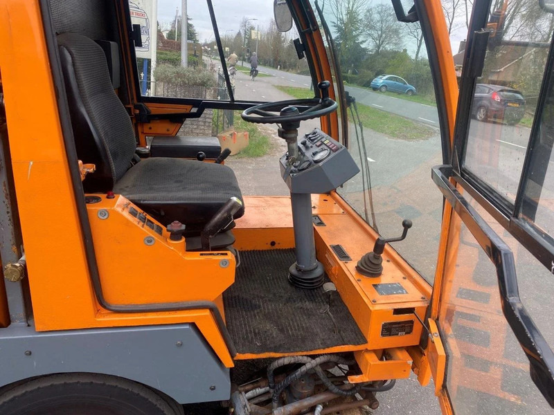 Nilfisk MFH2200 SWEEPER MFH 2200 CLEANER - Pometač podova: slika Nilfisk MFH2200 SWEEPER MFH 2200 CLEANER - Pometač podova Nilfisk MFH2200 SWEEPER MFH 2200 CLEANER - Pometač podova: slika Nilfisk MFH2200 SWEEPER MFH 2200 CLEANER - Pometač podova