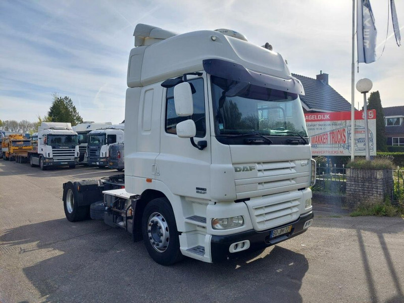 DAF CF 85.460 4x2 Retarder - Tegljač: slika DAF CF 85.460 4x2 Retarder - Tegljač DAF CF 85.460 4x2 Retarder - Tegljač: slika DAF CF 85.460 4x2 Retarder - Tegljač