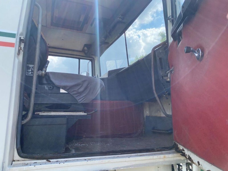 Volvo F 10 6X2 FULL STEEL SPRING F10 - Kamion s otvorenim sandukom: slika Volvo F 10 6X2 FULL STEEL SPRING F10 - Kamion s otvorenim sandukom Volvo F 10 6X2 FULL STEEL SPRING F10 - Kamion s otvorenim sandukom: slika Volvo F 10 6X2 FULL STEEL SPRING F10 - Kamion s otvorenim sandukom