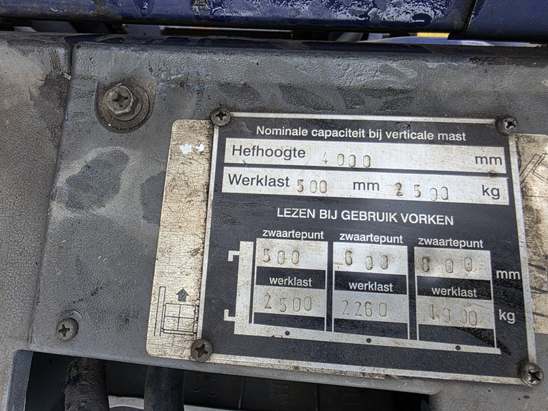 Komatsu fd25t-14 dieselheftruck - Diesel viličar: slika Komatsu fd25t-14 dieselheftruck - Diesel viličar Komatsu fd25t-14 dieselheftruck - Diesel viličar: slika Komatsu fd25t-14 dieselheftruck - Diesel viličar