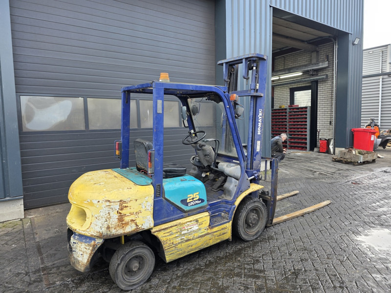 Komatsu fd25t-14 dieselheftruck - Diesel viličar: slika Komatsu fd25t-14 dieselheftruck - Diesel viličar Komatsu fd25t-14 dieselheftruck - Diesel viličar: slika Komatsu fd25t-14 dieselheftruck - Diesel viličar