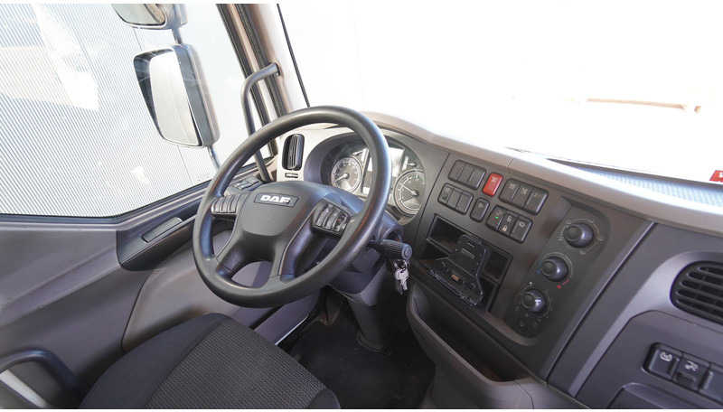 Kamion s ceradom DAF LF 180 CLOSED/CURTAINSIDE 438.000KM: slika Kamion s ceradom DAF LF 180 CLOSED/CURTAINSIDE 438.000KM