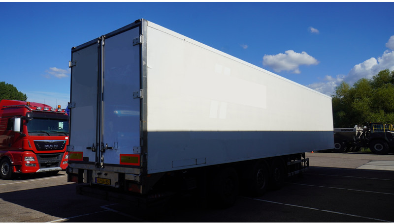 H.T.F. 3 AXLE FRIGO TRAILER CARRIER VECTOR 1800 - Poluprikolica hladnjača: slika H.T.F. 3 AXLE FRIGO TRAILER CARRIER VECTOR 1800 - Poluprikolica hladnjača H.T.F. 3 AXLE FRIGO TRAILER CARRIER VECTOR 1800 - Poluprikolica hladnjača: slika H.T.F. 3 AXLE FRIGO TRAILER CARRIER VECTOR 1800 - Poluprikolica hladnjača