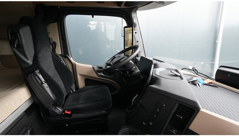 Tegljač Mercedes-Benz ACTROS 1945 GIGASPACE 713.000KM: slika Tegljač Mercedes-Benz ACTROS 1945 GIGASPACE 713.000KM