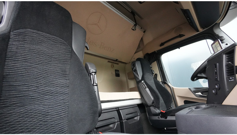 Tegljač Mercedes-Benz ACTROS 1945 GIGASPACE 713.000KM: slika Tegljač Mercedes-Benz ACTROS 1945 GIGASPACE 713.000KM