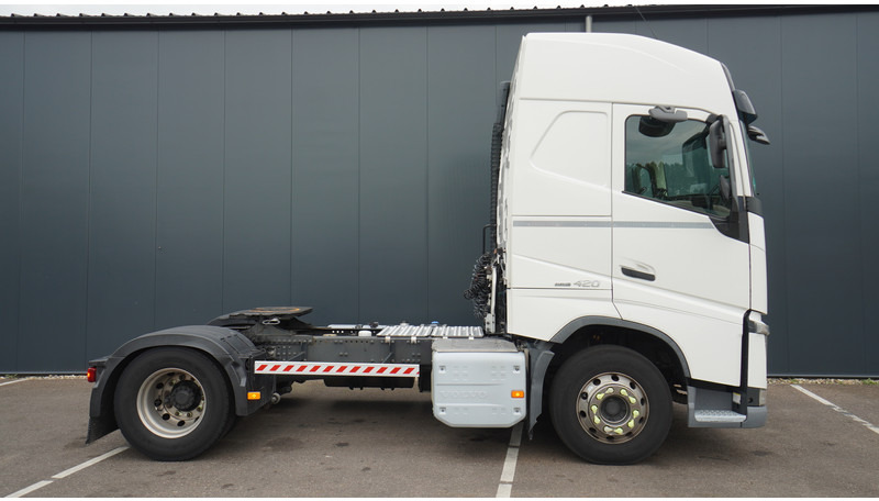 Volvo FH 420 ADR GLOBETROTTER 808.000KM - Tegljač: slika Volvo FH 420 ADR GLOBETROTTER 808.000KM - Tegljač Volvo FH 420 ADR GLOBETROTTER 808.000KM - Tegljač: slika Volvo FH 420 ADR GLOBETROTTER 808.000KM - Tegljač