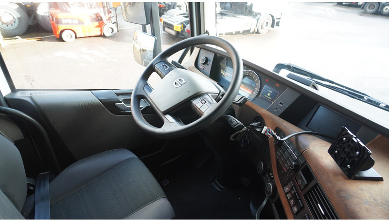 Volvo FH 420 EURO 6 GLOBETROTTER - Tegljač: slika Volvo FH 420 EURO 6 GLOBETROTTER - Tegljač Volvo FH 420 EURO 6 GLOBETROTTER - Tegljač: slika Volvo FH 420 EURO 6 GLOBETROTTER - Tegljač